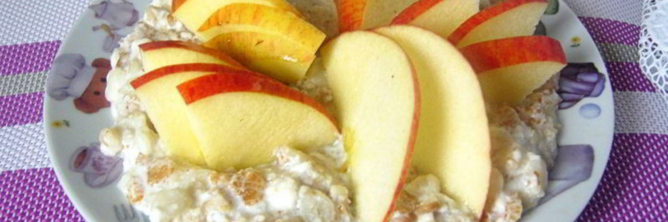 Мультизлаковая молочная каша с яблоком