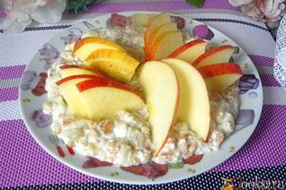 Мультизлаковая молочная каша с яблоком