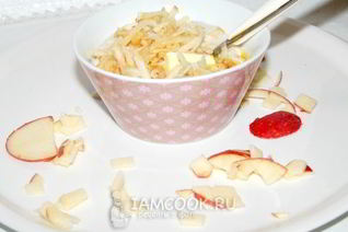 Овсяная каша с яблоками