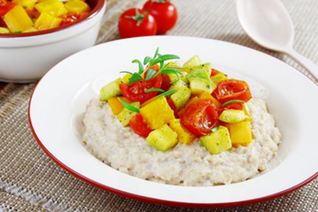 Овсяная каша с запеченными овощами и розмарином