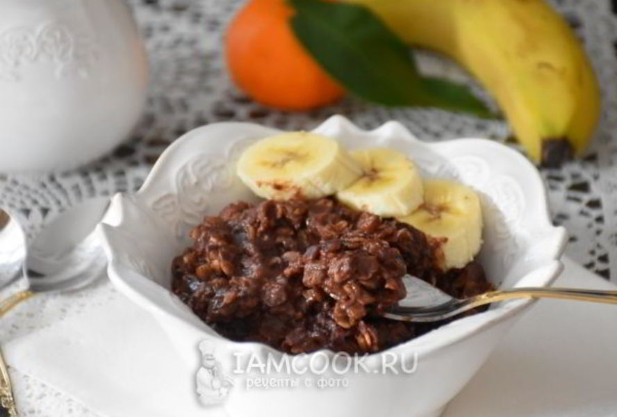 Шоколадная овсяная каша с бананом