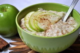 Яблочно-овсяная каша для малышей