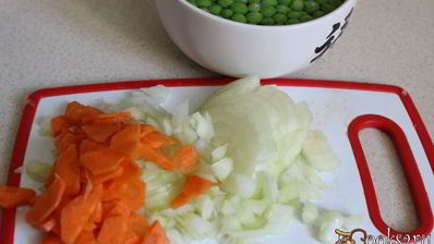 перловая каша с беконом и зеленым горошком