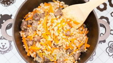 перловая каша с куриными сердечками