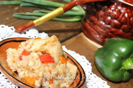 Перловая каша с курицей и овощами
