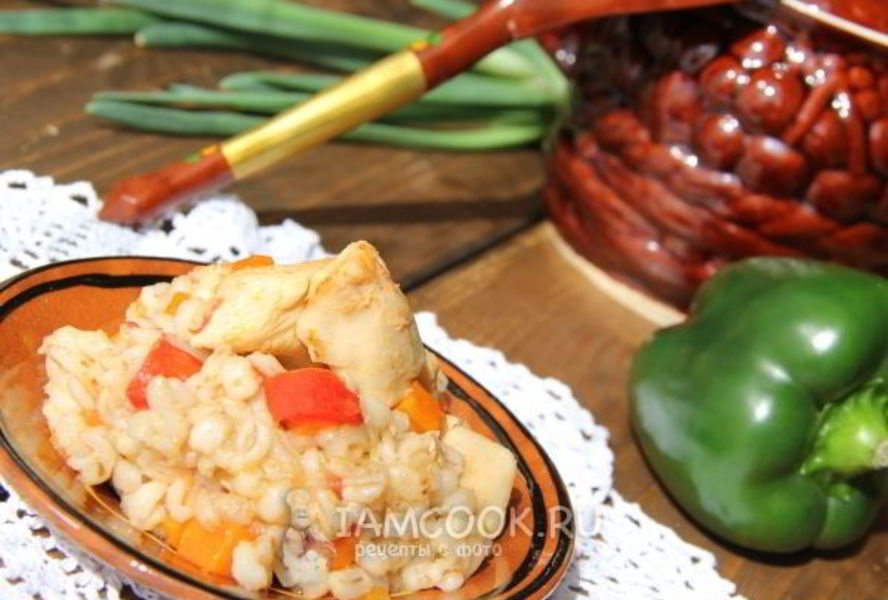 Перловая каша с курицей и овощами