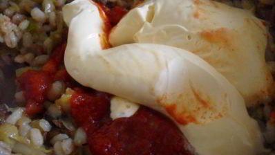 перловая каша с тушенкой, овощами и шампиньонами