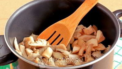 перловка с грибами и луком