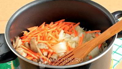 перловка с грибами и луком