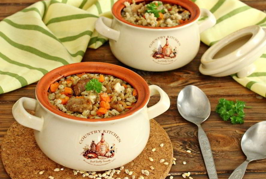 Перловка с мясом в горшочке в духовке