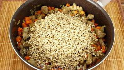 перловка с мясом в горшочке в духовке