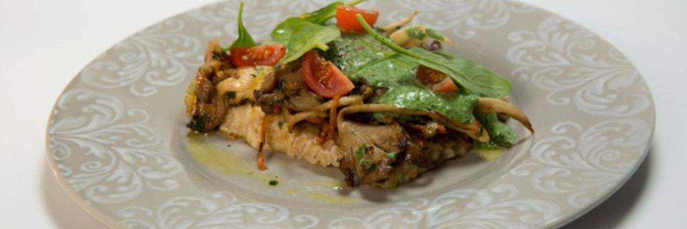 Перловка с вешенками под соусом из шпината