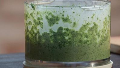 перловка с вешенками под соусом из шпината