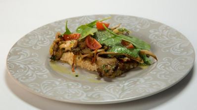 перловка с вешенками под соусом из шпината