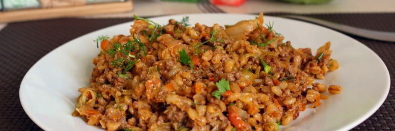 Вкусная перловая каша с мясным фаршем и овощами