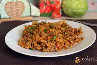 Вкусная перловая каша с мясным фаршем и овощами