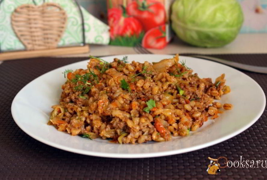Вкусная перловая каша с мясным фаршем и овощами