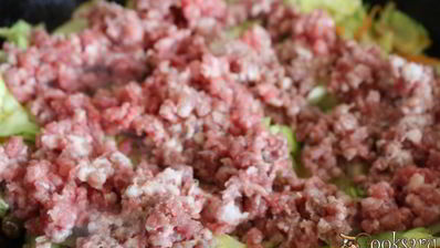 вкусная перловая каша с мясным фаршем и овощами