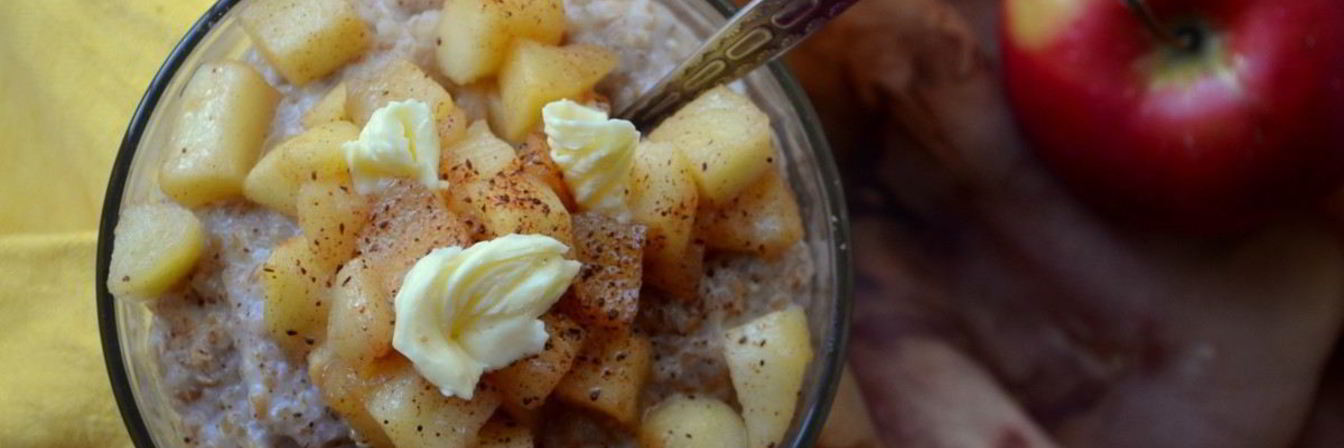 Пшеничная каша с томлеными яблоками