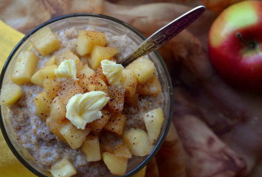 Пшеничная каша с томлеными яблоками