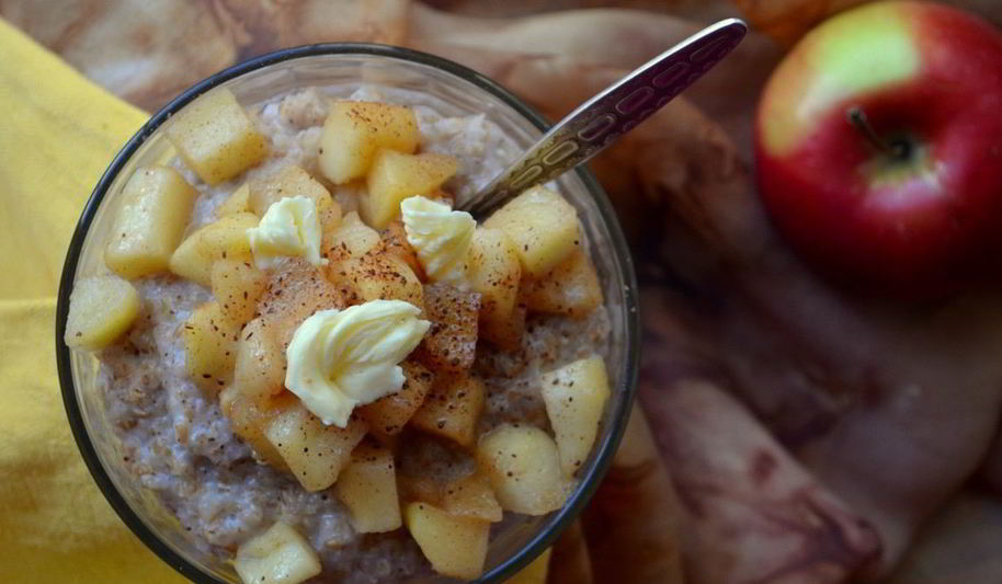 Рецепт пшеничной каши с томлеными яблоками