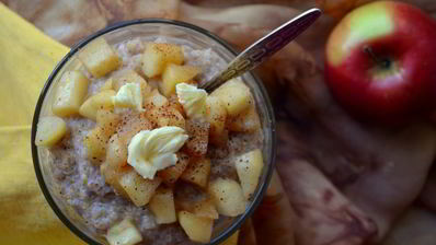 пшеничная каша с томлеными яблоками