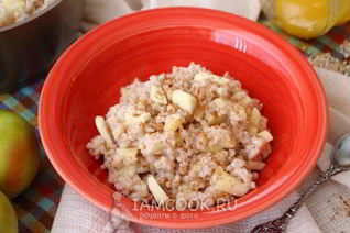 Пшеничная каша с яблоками