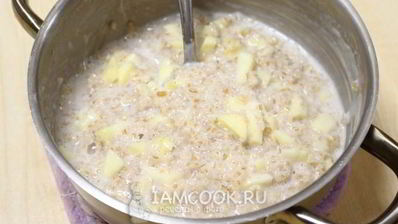 пшеничная каша с яблоками