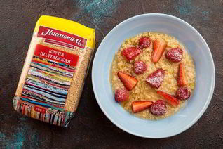 Пшеничная каша с ягодами