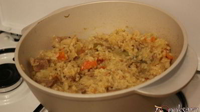 ароматная рисовая каша с мясом и капустой