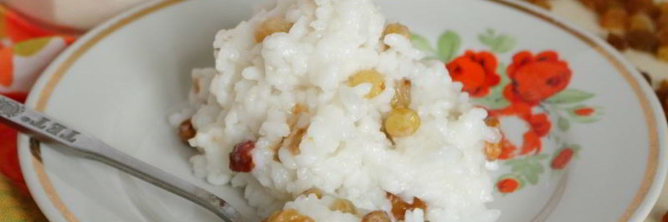 Рисовая каша на воде с изюмом