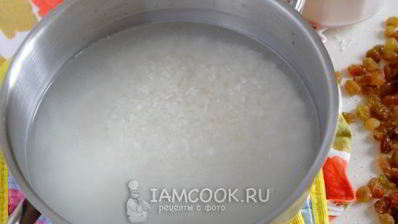 рисовая каша на воде с изюмом
