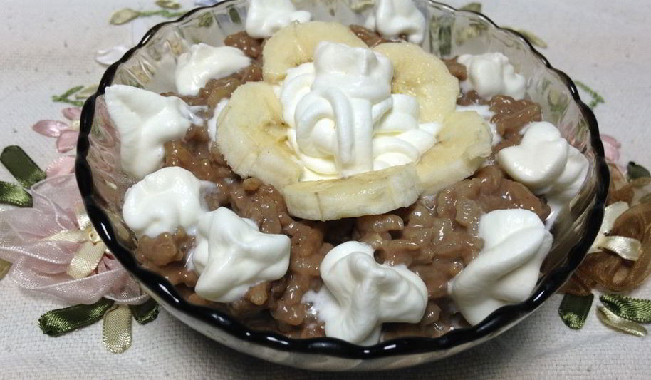 Рецепт рисовой каши с какао и взбитыми сливками