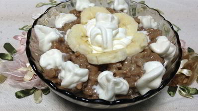 рисовая каша с какао и взбитыми сливками