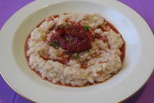 Рисовая каша с клубникой и кокосовым молоком