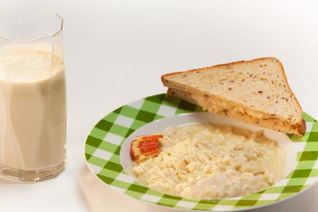 Рисовая каша с ревенем и тосты с кремом из ревеня