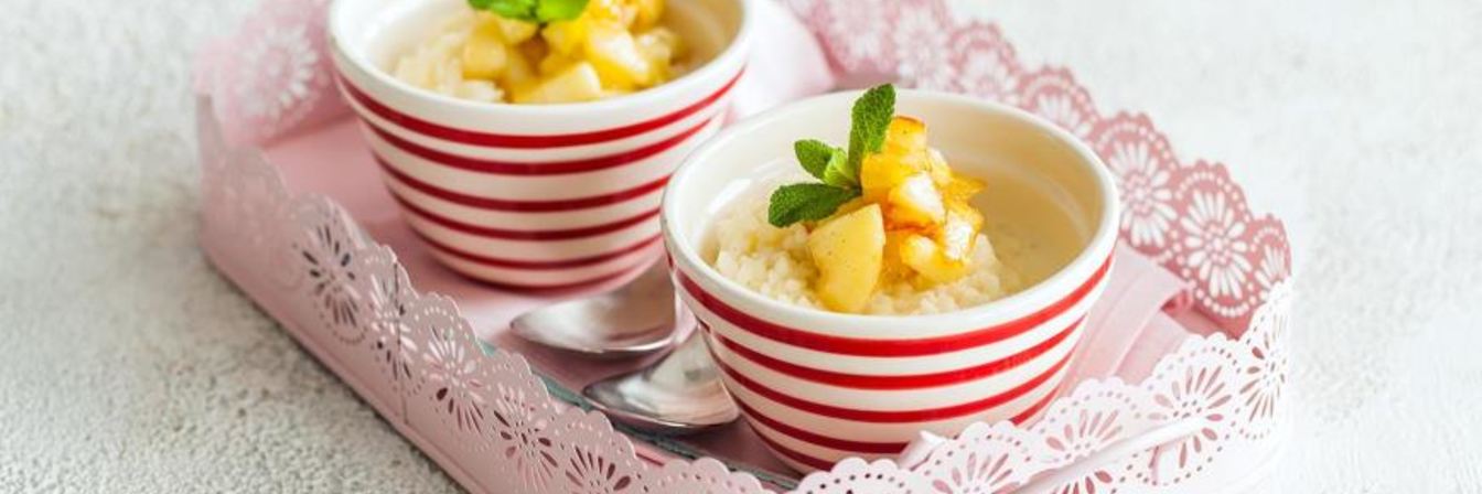 Рисовая каша с ванилью и яблоками