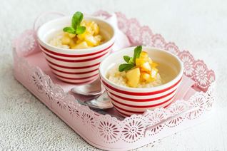 Рисовая каша с ванилью и яблоками