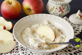 Рисовая каша с яблоками