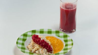 рисовая каша с жареным яблоком и кремом из манго