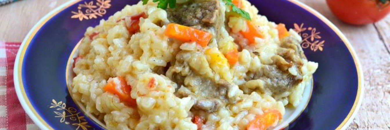 Рисовая каша со свининой и овощами в мультиварке