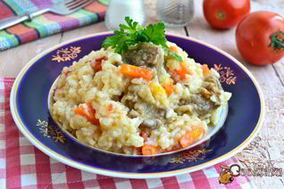 Рисовая каша со свининой и овощами в мультиварке