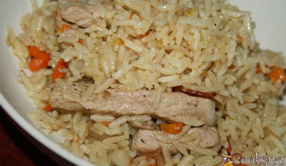 Рецепт сытной рисовой каши со свининой и беконом на топленом сливочном масле