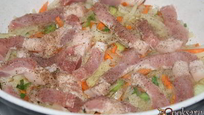 сытная рисовая каша со свининой и беконом на топленом сливочном масле