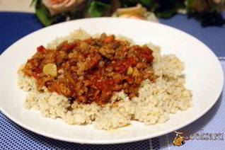 Ячневая каша с мясным соусом