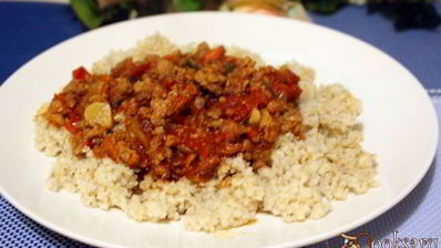 ячневая каша с мясным соусом