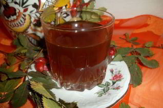 Чай из плодов шиповника с мелиссой