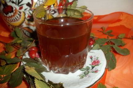 Чай из плодов шиповника с мелиссой