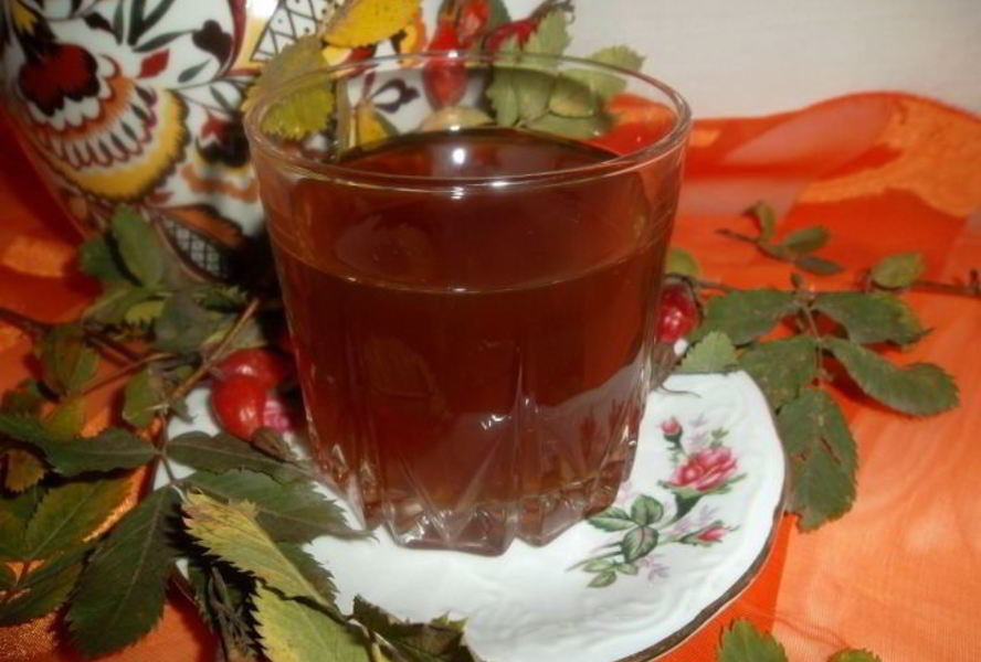 Чай из плодов шиповника с мелиссой