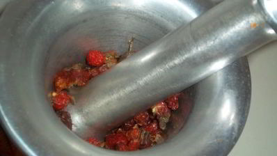 чай из плодов шиповника с мелиссой